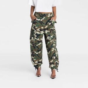 KBB by KAHLANA The Cargo Jogger Medium NWT Dark Camo